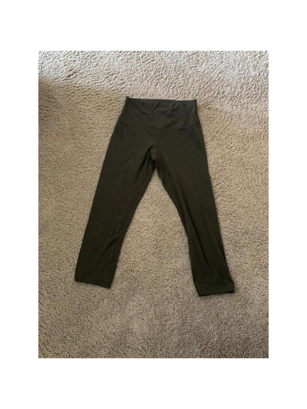 Women's Lululemon khaki green cropped leggings Size 6